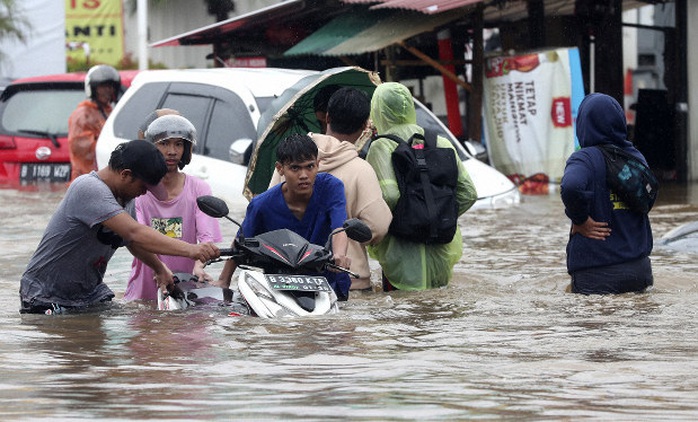 Jakarta: Mưa không bình thường một đêm, 16 người chết - Ảnh 11.