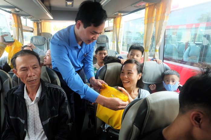 Đà Nẵng: Niềm vui 2.500 lao động trên Chuyến xe Công đoàn - Ảnh 2.