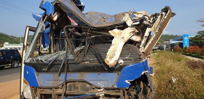 Tai nạn xe khách, 21 người bị thương - Ảnh 4.