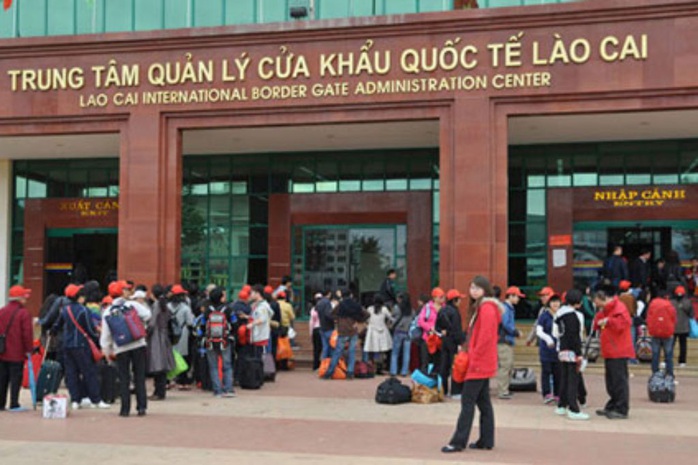 Phòng dịch Corona, Lào Cai tạm ngừng xuất, nhập cảnh khách du lịch qua cửa khẩu quốc tế - Ảnh 2.
