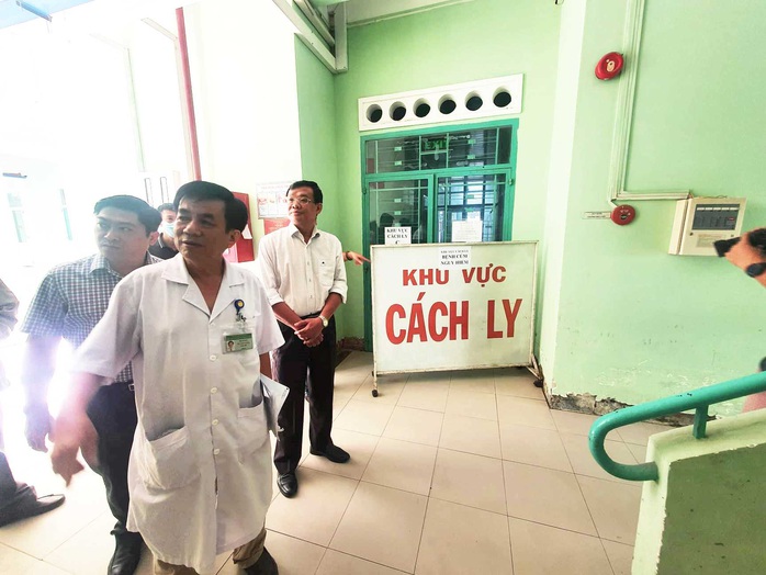 Nữ lễ tân ở Nha Trang nhiễm virus corona sau tiếp xúc 2 bệnh nhân Trung Quốc - Ảnh 1.