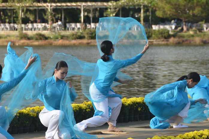 Mãn nhãn tơ lụa xứ sở BLao - Ảnh 6.