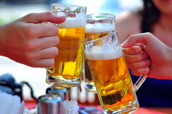 Sau khi uống rượu, bia bao lâu sẽ hết nồng độ cồn? - Ảnh 1.