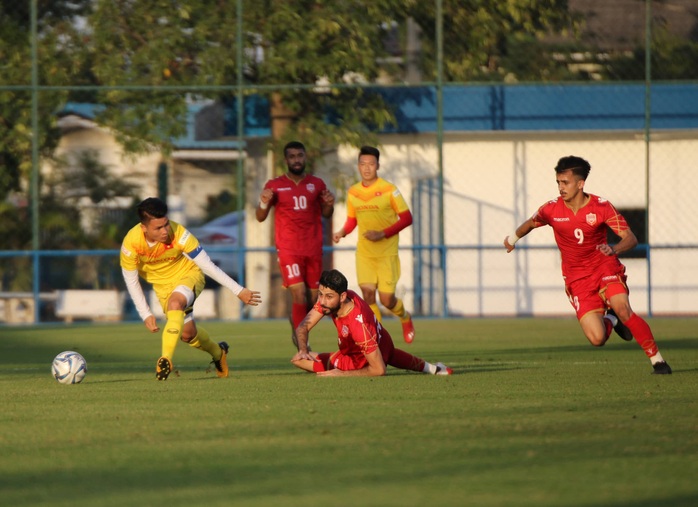 Tấn Sinh ghi bàn từ chấm 11 mét, U23 Việt Nam vẫn bại trận trước Bahrain - Ảnh 2.