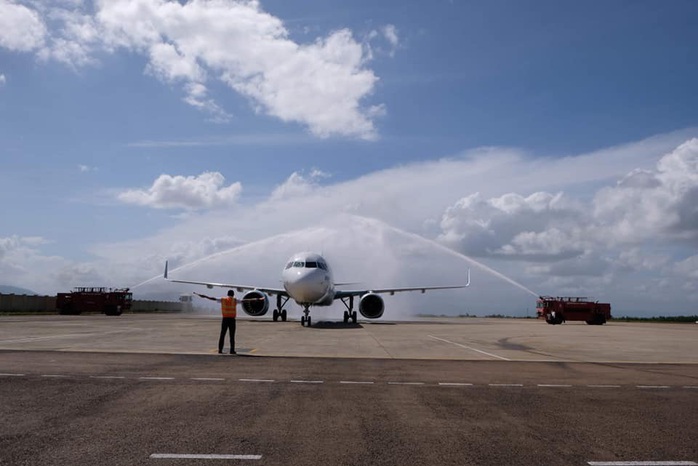 Bình Định đón chuyến bay quốc tế đầu tiên đến từ Hàn Quốc - Ảnh 1.