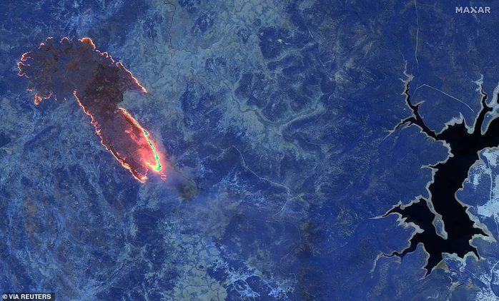 Những hình ảnh đáng kinh ngạc của cháy rừng Úc nhìn từ trên cao - Ảnh 4.