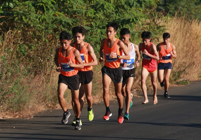 Chân chạy số 1 Việt Nam lên ngôi Nữ hoàng leo núi Bà Rá - Ảnh 1.