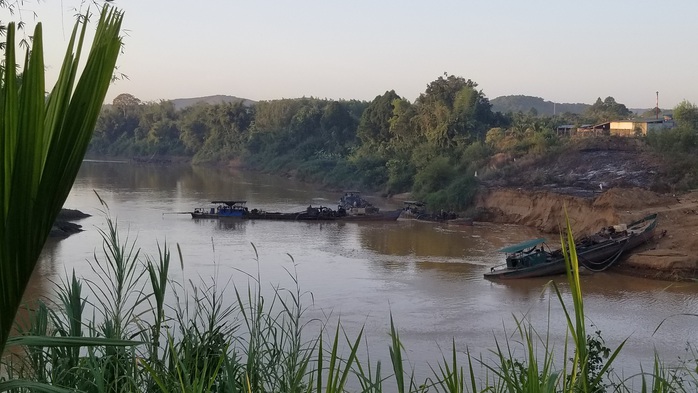 Người dân than trời vì tình trạng khai thác cát trở lại trên sông Đồng Nai - Ảnh 6.