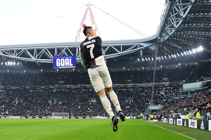 Ronaldo bắt kịp thành tích ghi bàn của Messi sau khi lập hat-trick vào lưới Cagliari - Ảnh 5.