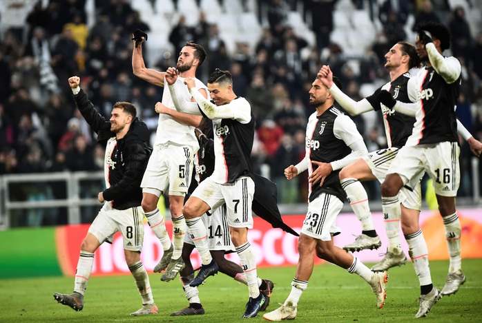 Ronaldo bắt kịp thành tích ghi bàn của Messi sau khi lập hat-trick vào lưới Cagliari - Ảnh 1.