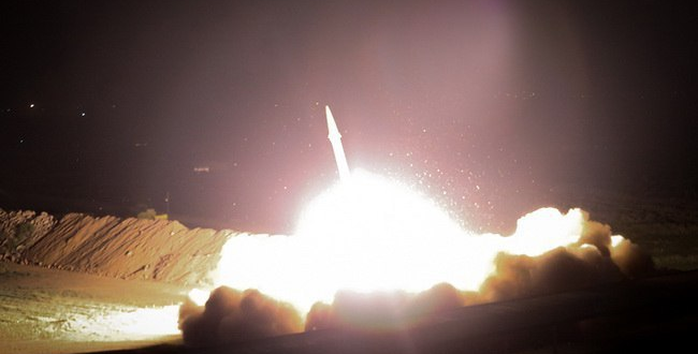 Iran phóng hàng chục tên lửa vào căn cứ Mỹ tại Iraq - Ảnh 2.