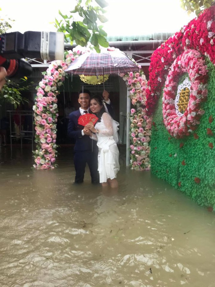 CIP: Xóm làng xứ Quảng giải cứu 55 mâm cỗ cưới bị ế do mưa lũ - Ảnh 4.