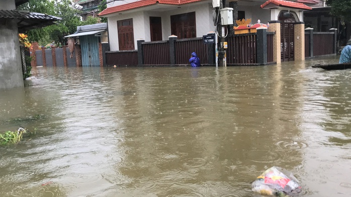 Lũ lụt miền Trung: Hơn 24.000 căn nhà ở Huế ngập nặng, nhiều nơi lũ xuất hiện sau 21 năm - Ảnh 4.