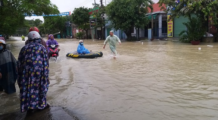 Mưa lớn, 3 thủy điện đang xả hơn 1.890 m3 nước/giây, Quảng Nam yêu cầu sơ tán dân - Ảnh 4.