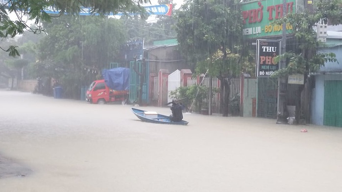 Mưa lớn, 3 thủy điện đang xả hơn 1.890 m3 nước/giây, Quảng Nam yêu cầu sơ tán dân - Ảnh 8.