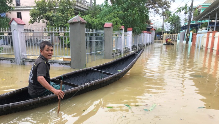 Lũ lụt miền Trung: Hơn 24.000 căn nhà ở Huế ngập nặng, nhiều nơi lũ xuất hiện sau 21 năm - Ảnh 2.