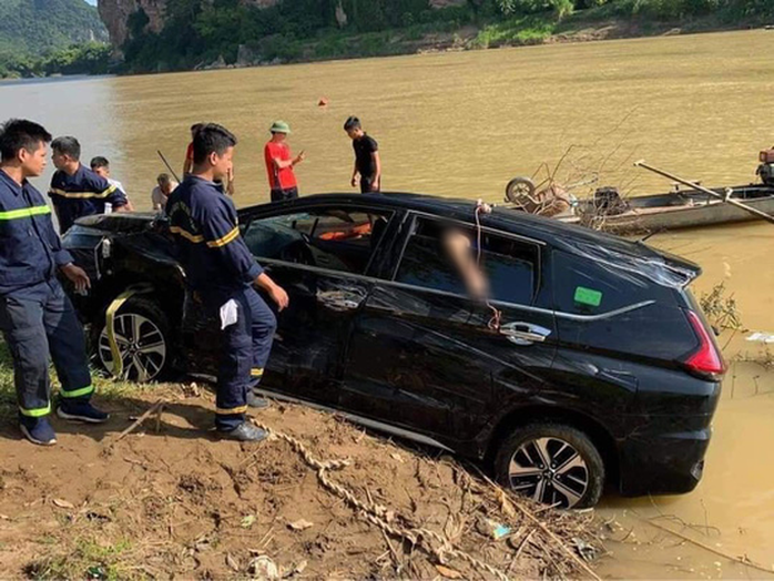 Danh tính 3 người tử vong trong ôtô 7 chỗ rơi xuống sông - Ảnh 2.