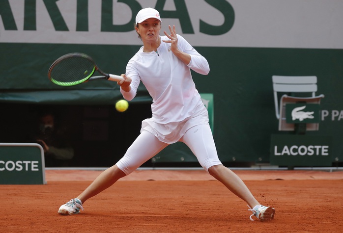 Học quần vợt qua game, Swiatek vẫn trở thành Nữ hoàng Roland Garros 2020 - Ảnh 4.