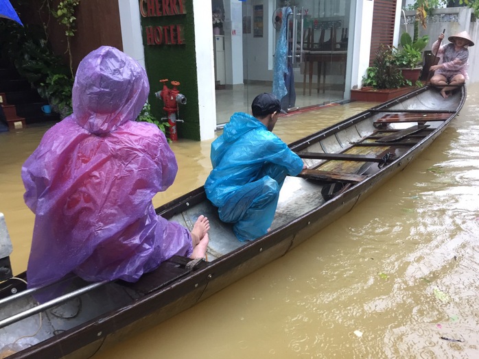 Thừa Thiên - Huế phát đi cảnh báo lũ đặc biệt lớn - Ảnh 1.