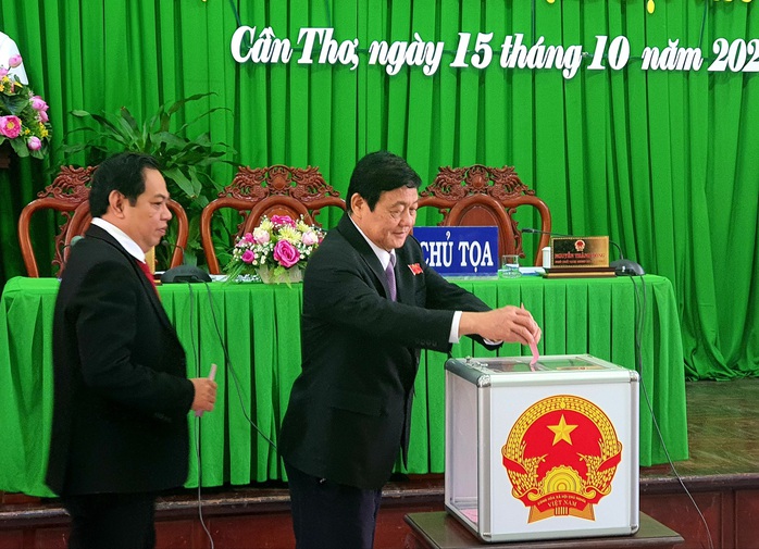 Ông Trần Việt Trường được bầu làm Chủ tịch UBND TP Cần Thơ - Ảnh 1.