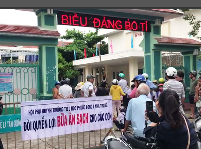 Nha Trang: Lập đoàn kiểm tra trường tiểu học bị tố xà xẻo bữa ăn học sinh tiểu học - Ảnh 2.