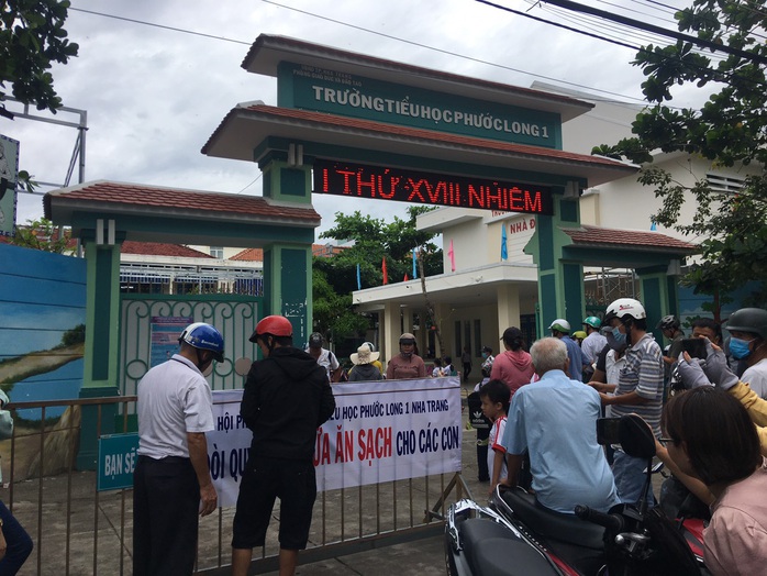 Nha Trang: Lập đoàn kiểm tra trường tiểu học bị tố xà xẻo bữa ăn học sinh tiểu học - Ảnh 1.