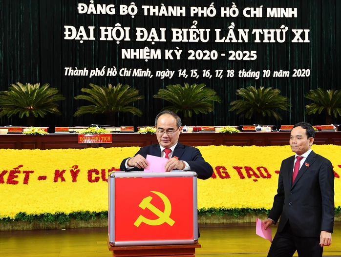 Bỏ phiếu bầu Ban Chấp hành Đảng bộ TP HCM nhiệm kỳ 2020-2025 - Ảnh 1.