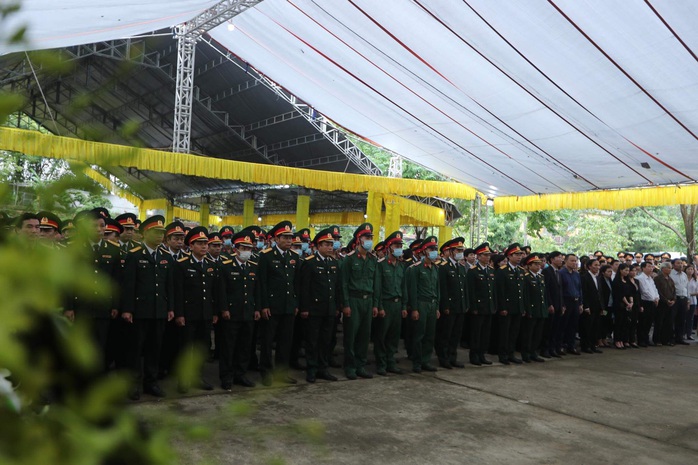 Lễ truy điệu 13 liệt sĩ hy sinh tại Rào Trăng 3 - Ảnh 4.