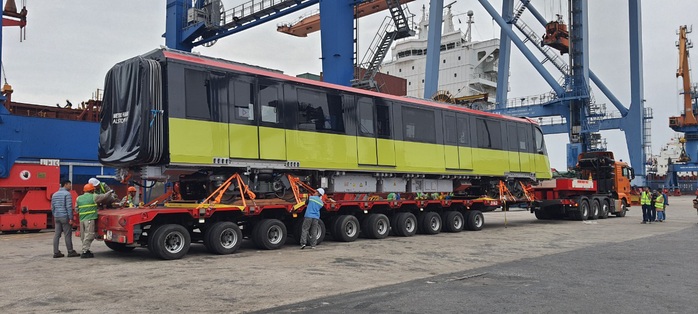 Cận cảnh đoàn tàu đầu tiên tuyến metro Nhổn-ga Hà Nội về tới cảng Hải Phòng - Ảnh 7.