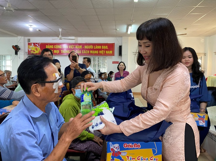 Tập đoàn TTC tài trợ mổ mắt bằng phương pháp kỹ thuật cao cho 100 bệnh nhân nghèo - Ảnh 1. Tập đoàn TTC tài trợ mổ mắt bằng phương pháp kỹ thuật cao cho 100 bệnh nhân nghèo - Ảnh 1.
