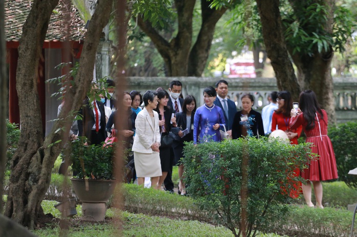 CLIP: Phu nhân Thủ tướng Nhật Bản tham quan Văn Miếu - Quốc Tử Giám - Ảnh 8.
