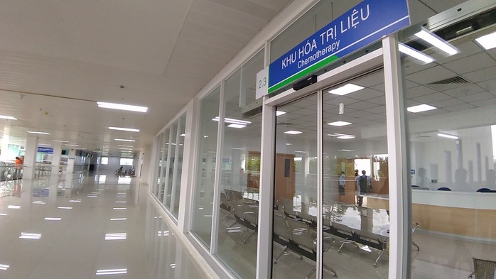 Sáng nay, Bệnh viện Ung Bướu hiện đại nhất TP HCM bắt đầu khám bệnh - Ảnh 1.