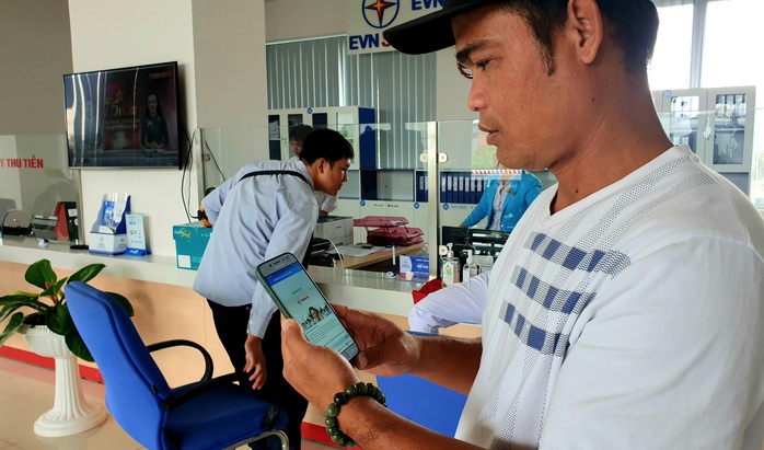 EVNSPC đẩy mạnh giao dịch trực tuyến, mở rộng thanh toán không dùng tiền mặt - Ảnh 1. EVNSPC đẩy mạnh giao dịch trực tuyến, mở rộng thanh toán không dùng tiền mặt - Ảnh 1.