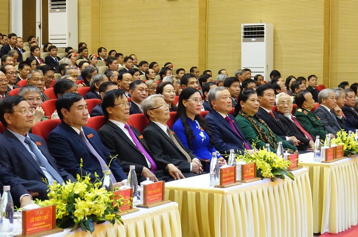 Bà Tòng Thị Phóng dự khai mạc Đại hội đại biểu Đảng bộ tỉnh Quảng Ngãi  - Ảnh 2.