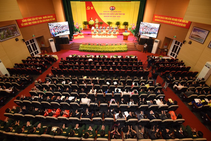 Bà Tòng Thị Phóng dự khai mạc Đại hội đại biểu Đảng bộ tỉnh Quảng Ngãi  - Ảnh 4.