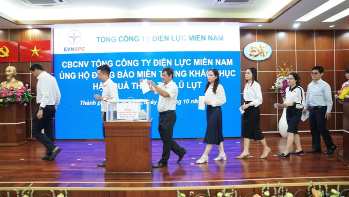 Điện lực miền Nam ủng hộ trên 3,6 tỉ đồng cho đồng bào miền Trung - Ảnh 3. Điện lực miền Nam ủng hộ trên 3,6 tỉ đồng cho đồng bào miền Trung - Ảnh 3.