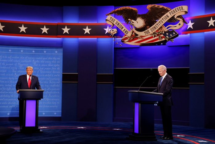 2020-10-23T011812Z_774082700_RC21OJ9V9AI6_RTRMADP_3_USA-ELECTION-DEBATE