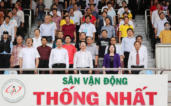 Công Phượng khoác áo vest lịch lãm, cùng bầu Đức dự khai mạc SV-League 2020 - Ảnh 4.