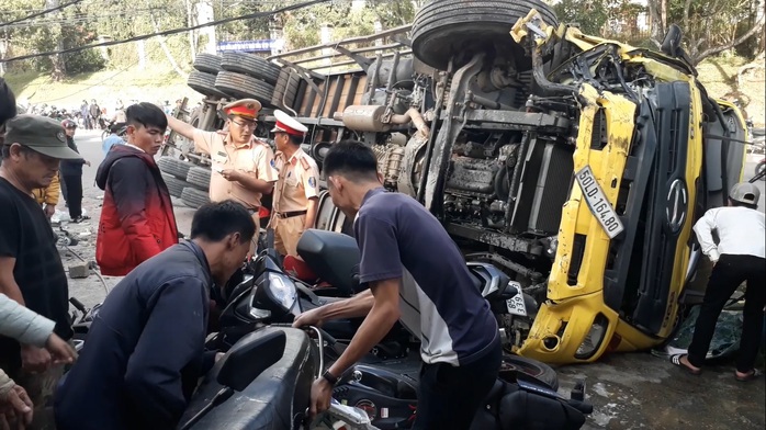 Xe tải chở bia trôi tự do gây tai nạn náo loạn phố Đà Lạt - Ảnh 5.