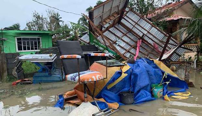 Bão Molave tàn phá một phần Philippines, hướng đến Việt Nam - Ảnh 1.