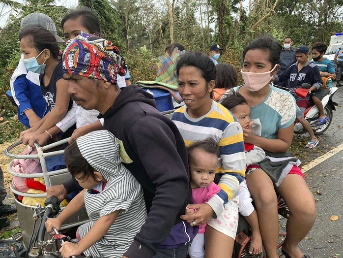 Bão Molave càn quét Philippines, hướng đến Việt Nam - Ảnh 2.