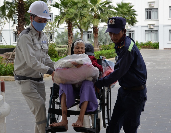 Quảng Ngãi bắt đầu có mưa lớn, vùng biển có gió mạnh liên hồi do bão số 9 - Ảnh 2.