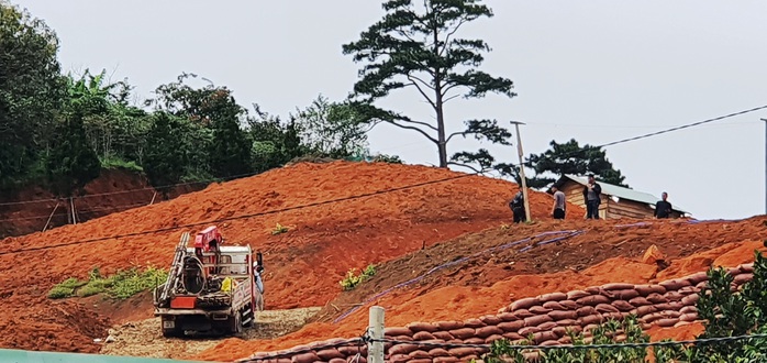 Làng biệt thự trái phép trong rừng: UBND tỉnh Lâm Đồng chỉ đạo khẩn, cắt điện trung thế - Ảnh 1.