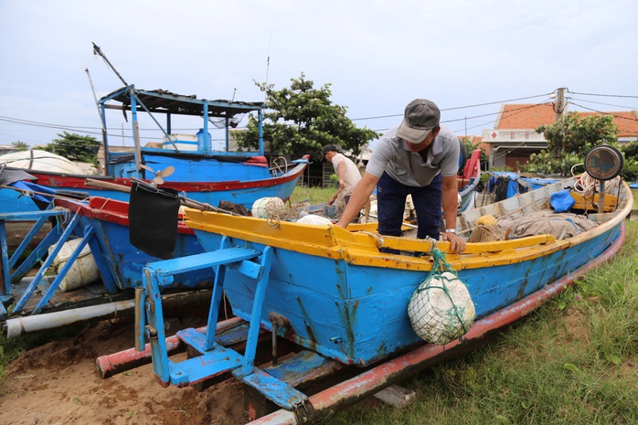 Phú Yên: Di dời khẩn cấp hơn 40.000 người tránh bão số 9 - Ảnh 4.