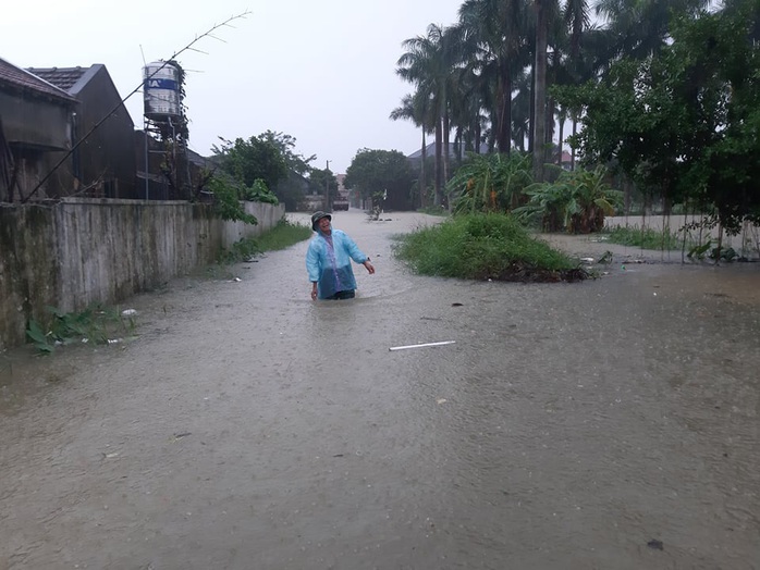 Mưa lớn, hàng ngàn nhà dân ở Nghệ An bị ngập sâu - Ảnh 15.