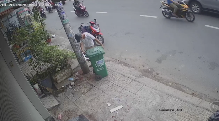 CLIP trộm thùng rác gây bức xúc ở quận Tân Bình - Ảnh 3.