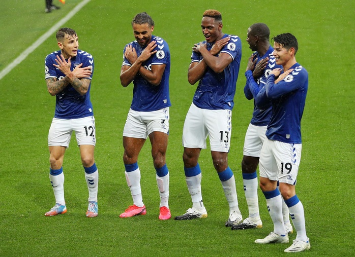 James Rodriguez thể hiện quyền năng, Everton chiếm ngôi đầu Ngoại hạng - Ảnh 8.