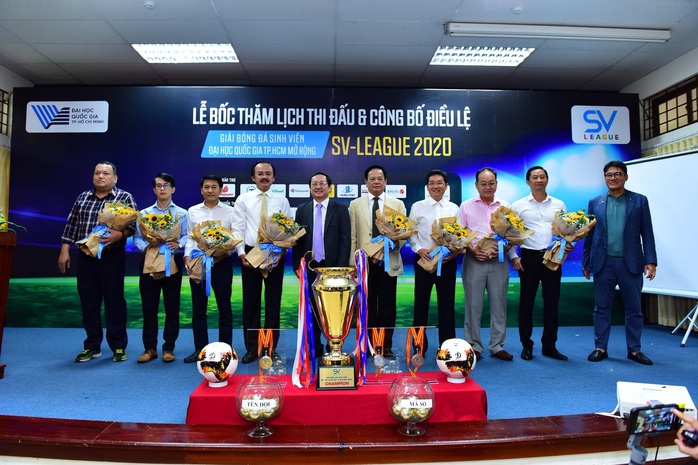 Điểm danh 8 HLV dự SV-League 2020: Danh thủ Cảng Sài Gòn đấu trọng tài FIFA - Ảnh 5.