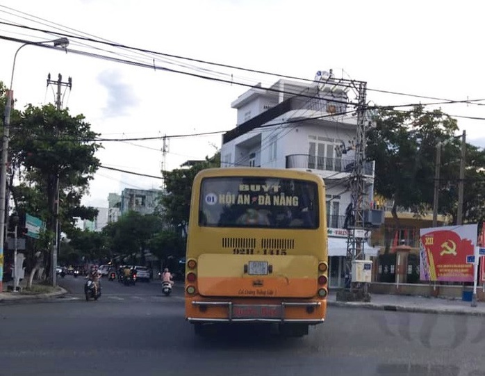 Bất chấp lệnh cấm, xe buýt liên tỉnh vẫn vô tư dạo phố Đà Nẵng - Ảnh 5. Bất chấp lệnh cấm, tỷ lệ bóng đá kèo nhà cái buýt liên tỉnh vẫn vô tư dạo phố Đà Nẵng - Ảnh 5.
