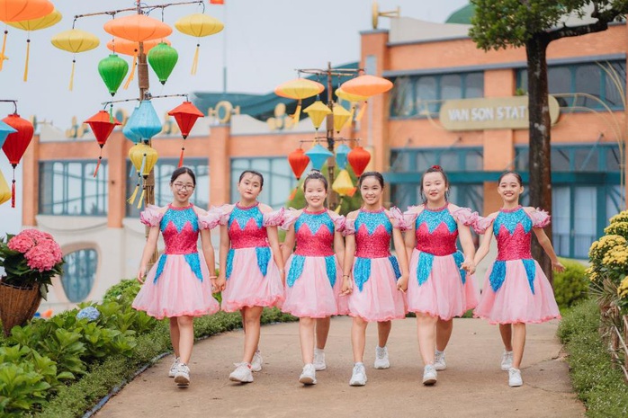 Ngắm hội trăng rằm lần đầu khuấy động đỉnh núi Bà Đen dịp Trung thu - Ảnh 2. Ngắm hội trăng rằm lần đầu khuấy động đỉnh núi Bà Đen dịp Trung thu - Ảnh 2.